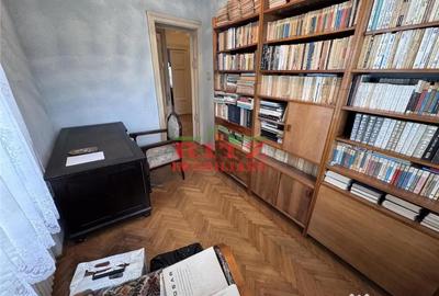 Casă cu 7 camere cu Teren 938 Mp în Central
