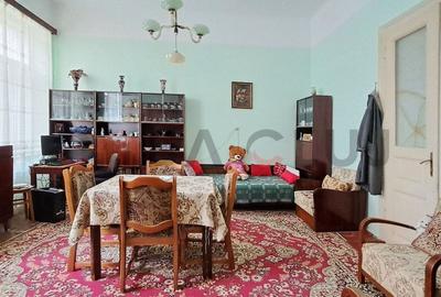 Apartament cu 3 camere semidecomandat în Central - 1