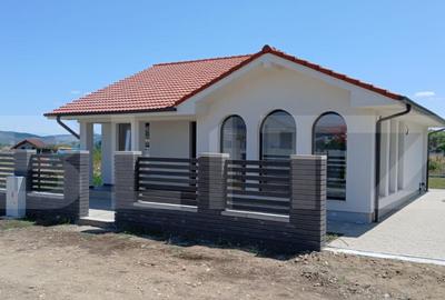 Casa individuala cu 3 de camere de inchiriat,80 mp utili,353 - 8