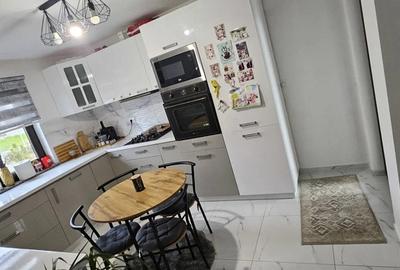 Casă cu 5 camere cu Teren 900 Mp în Central - 2