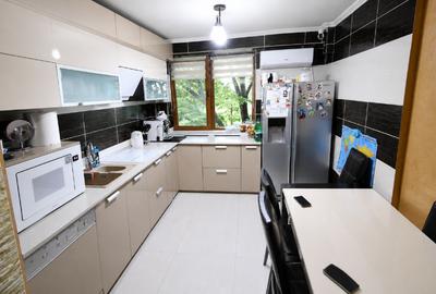 Apartament cu 3 camere decomandat, mobilat în Micro 17 - 1