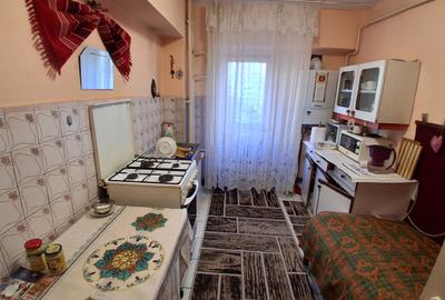 PACURARI OMV 3 CAMERE DECOMANDAT ET.3  70 MP BLOC 1985     COD 160597 - 4