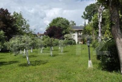 Proprietate Exclusivista: 2 Case, Piscina ?i Teren de Ten - 3