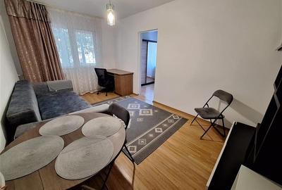 Apartament cu 3 camere nedecomandat, mobilat în Orizont