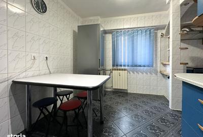 Apartament cu 3 camere, mobilat în Văcăresti