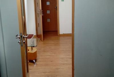 Spațiu comercial, de 32 mp, în Central - 4