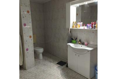 Casă individuală cu 7 camere cu Canalizare în Splaiul Unirii - 11