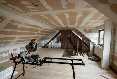 Casă individuală cu 12 camere cu Canalizare în Vulcan - 5