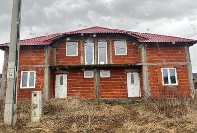 Casă cu 4 camere în Central