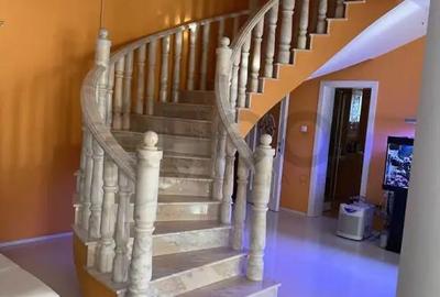 Casă cu 7 camere cu Teren 2547 Mp în Episcopia Bihorului