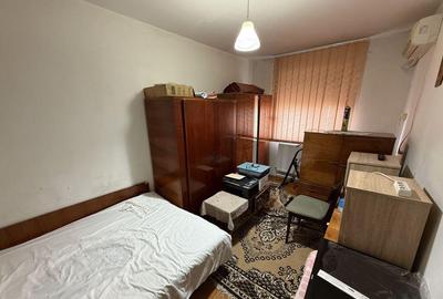 Apartament cu 3 camere semidecomandat în Km 4 - 4