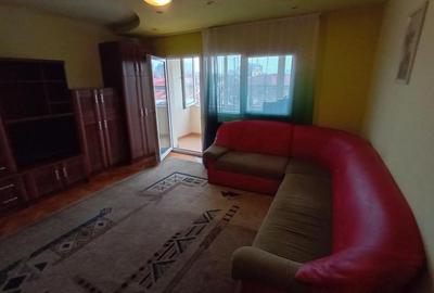 Apartament cu 3 camere decomandat în Lunei - 16