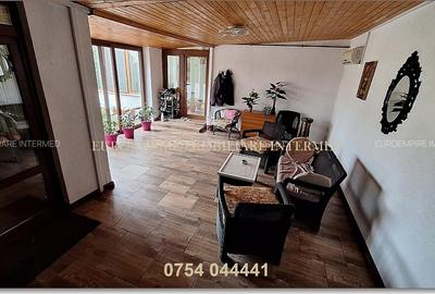 Casă cu 5 camere cu Garaj în Km 5 - 22