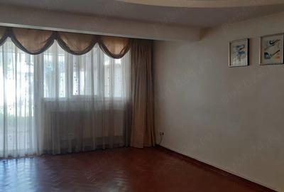 Casă cu 5 camere cu Teren 551 Mp în Central - 2