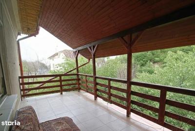 Casă cu 4 camere cu Teren 1000 Mp în Central