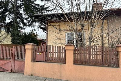 Casă cu 3 camere în Lupeni - 1