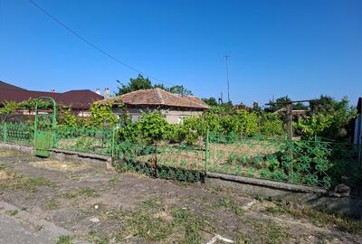 Teren intravilan, 536 mp, cu casa demolabila, oras Ovidiu