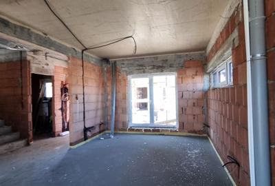 Casă individuală cu 4 camere cu Canalizare în Nord - 2