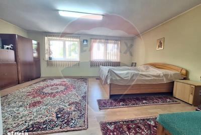 Casă cu 5 camere cu Teren 555 Mp în Central