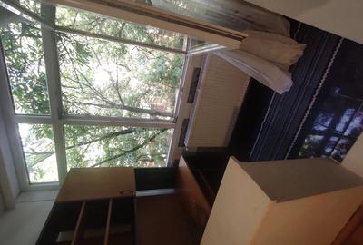 Proprietar ,ofer spre inchiriere apartament nedecomandat cu 2 camere la etajul 2 - 8