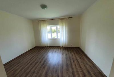 Casă cu 3 camere în Borlești - 9