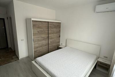 Garsonieră decomandată în Roșu