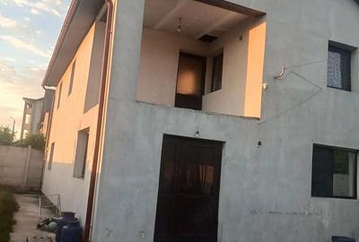 Casă cu 4 camere cu Teren 360 Mp în Central
