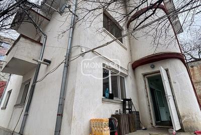 Casă cu 6 camere cu Teren 300 Mp în Central - 1