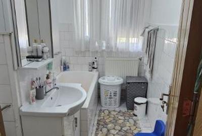 Vand apartament cu 2 camere decomandat - 2