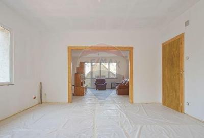 Apartament cu 3 camere de vanzare in zona Brasovul Vechi