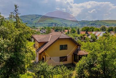 Casa CU POVESTE rezidential/ vacanta in Teliu cu 1700 mp teren!