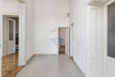 Apartament cu 4 camere semidecomandat, mobilat în Central - 8