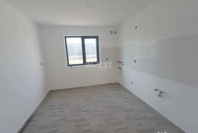 Casă cu 4 camere cu Teren 300 Mp în Păcurari - 1