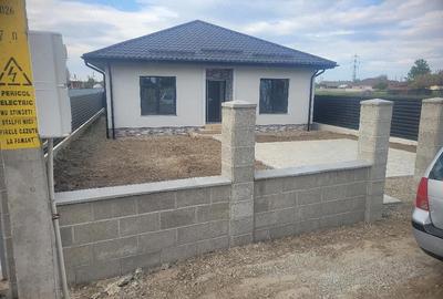 Casă cu Teren 400 Mp în Cordun
