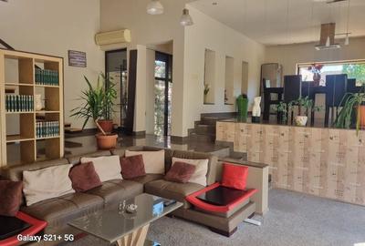 Vilă cu 4 camere de închiriat în zona Braytim cu piscina - 23