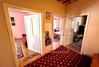 Casa de vanzare in Sibiu - 6 camere, garaj - teren 250 mp - 9