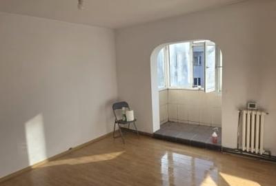 Apartament cu 2 camere semidecomandat în Baza 3 - 1