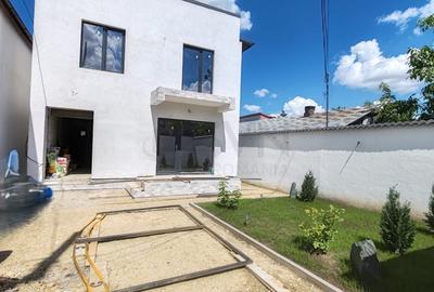 Casă individuală cu 4 camere cu Canalizare în Central - 1