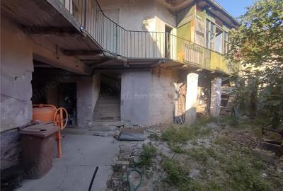 Casă cu 10 camere cu Teren 270 Mp în Oravița - 2