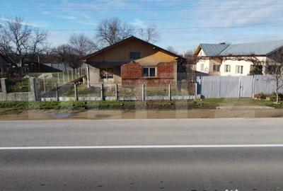 Casă cu 4 camere cu Teren 600 Mp în Central - 2