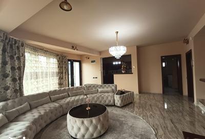 Casă cu 7 camere cu Teren 460 Mp în Central - 9