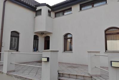 Casă cu 6 camere cu Garaj în Lipovei - 1