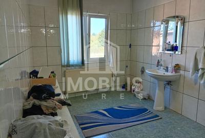 Casa cu 2 corpuri de cladire | zona 7 Noiembrie - 8