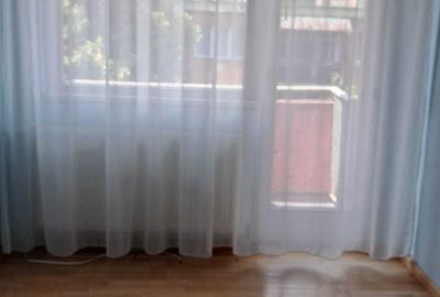 Apartament cu 3 camere decomandat în Petros