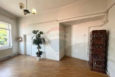 Casă cu 3 camere cu Teren 140 Mp în Central - 9