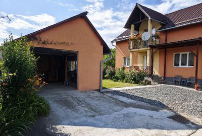 Direct proprietar! Casa cu 7 camere, curte cu flori ?i pomi fructiferi