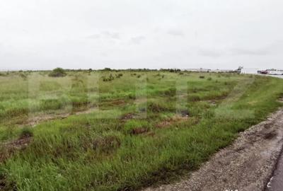 Teren de 10144 mp, în Aeroport - 3