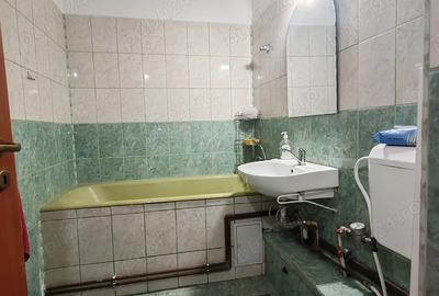 Apartament cu 3 camere decomandat în Găvana