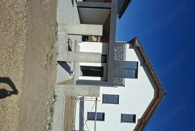 Casă cu 3 camere cu Teren 444 Mp în Central - 2