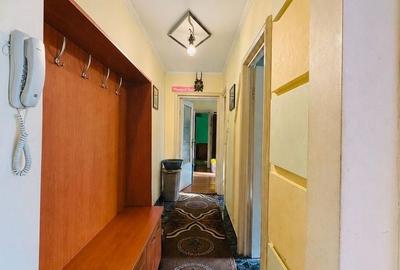 Apartament cu 3 camere semidecomandat în Nufărul